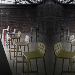 Isidoro Tabouret de bar d'extérieur moderne empilable avec dossier ronds ajourés* Tabouret De Bar (assise +/- 80 Cm)