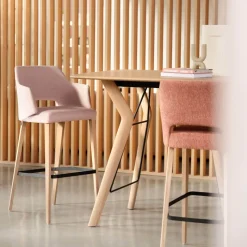 Mobitec Lena ® Tabouret de bar en tissu avec accoudoirs et pieds en bois* Tabouret De Bar (assise +/- 80 Cm)