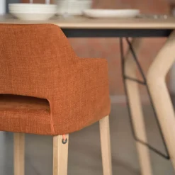 Mobitec Lena ® Tabouret snack en tissu avec accoudoirs et pieds en bois* Tabouret Snack (assise +/- 65 Cm)|Tabouret De Bar (assise +/- 80 Cm)