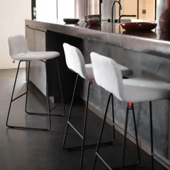 Mobitec Pamp ® Tabouret snack design en tissu avec dossier bas et pieds en métal* Tabouret Snack (assise +/- 65 Cm)|Tabouret De Bar (assise +/- 80 Cm)