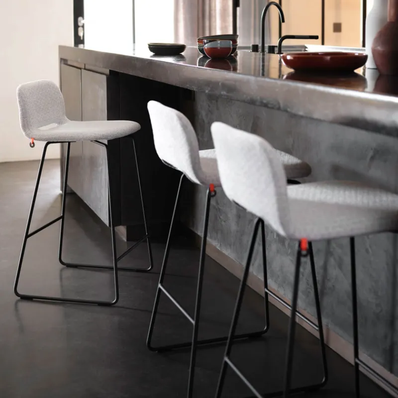Mobitec Pamp ® Tabouret snack design en tissu avec dossier bas et pieds en métal* Tabouret Snack (assise +/- 65 Cm)|Tabouret De Bar (assise +/- 80 Cm)