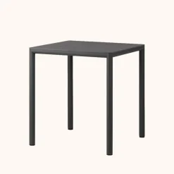 Piave Table de jardin carrée en stratifié avec pieds en aluminium* Table De Jardin